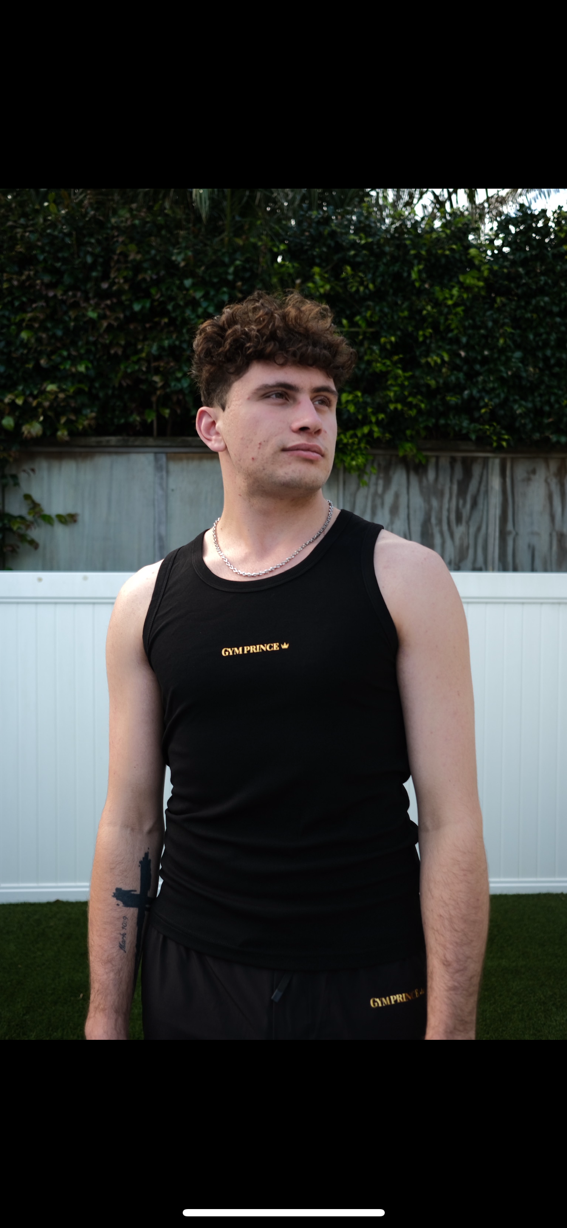 Black singlet